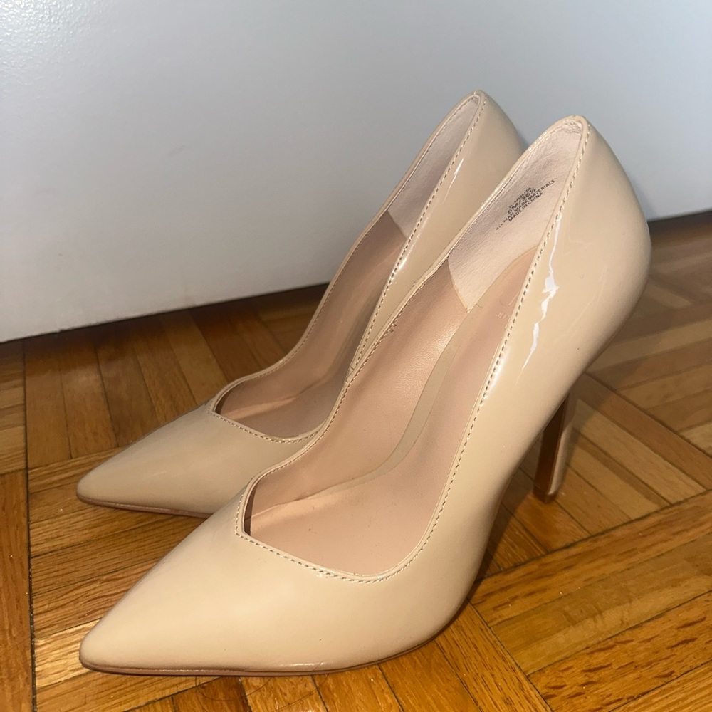 Nude J-Lo Pumps, Size 6